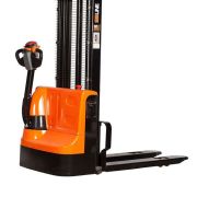 Штабелер SIBLINE 1,5т-3м электрический самоходный